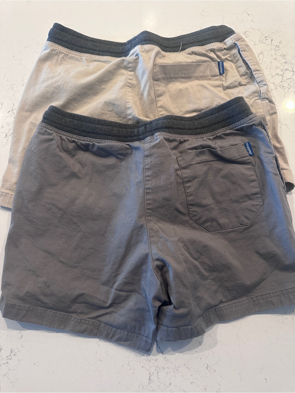 chubbies Men’s Elastic Drawstring 5.5” Originals Shorts in Dark Gray and Khaki - Picture 5 of 5
